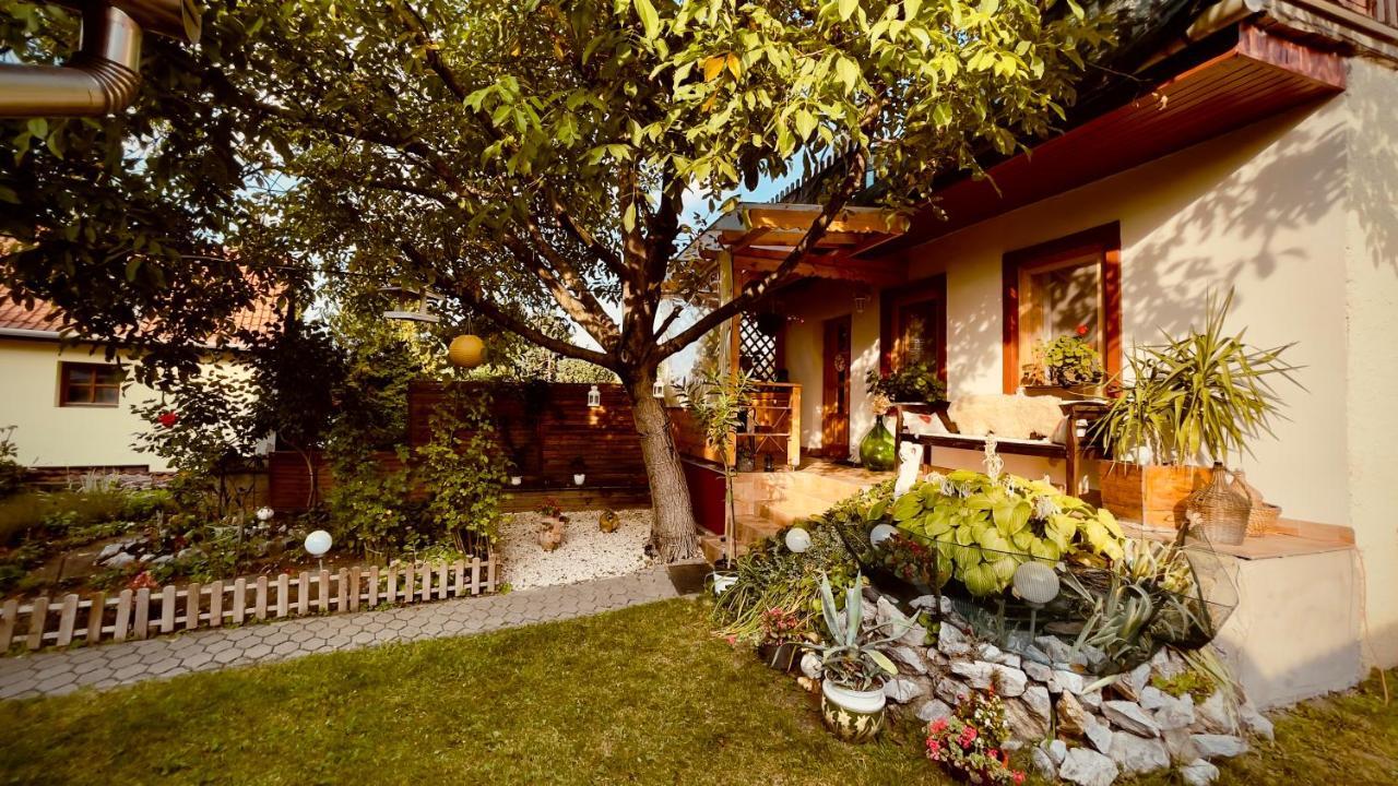 Kisház Apartman Eger Exterior foto
